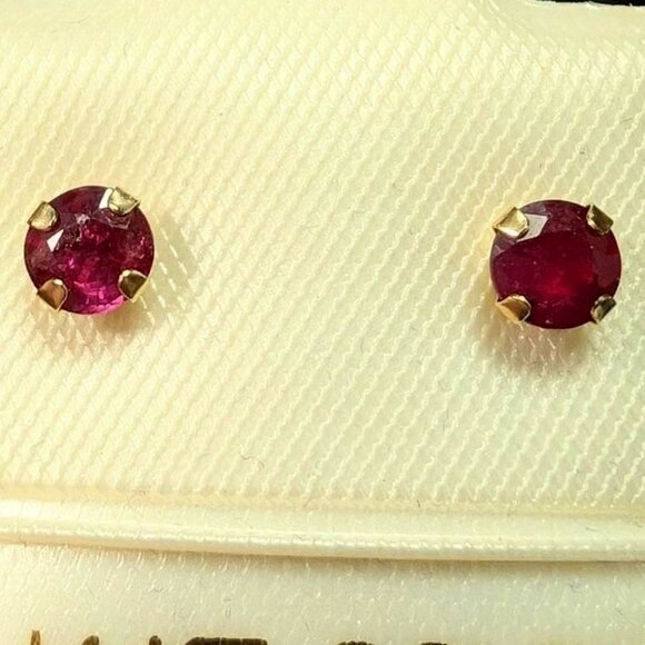 10K Yellow Gold Natural Ruby 0.52Ct Earrings, Suggested Retail Value $280 - Picture 1 of 1
